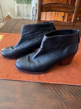TOMS Black & Brown Leather Ankle Boots – Size 8 | Side Zip + Tassel Detail